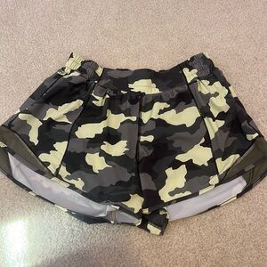 Camo lululemon hottie hot 4 inch shorts